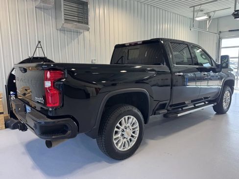 Used 2022 Chevrolet Silverado 3500 High Country w/ Z71 Off-Road Package AWD/4WD image 3
