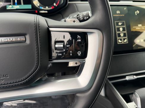 Used 2025 Land Rover Range Rover SE AWD/4WD image 19