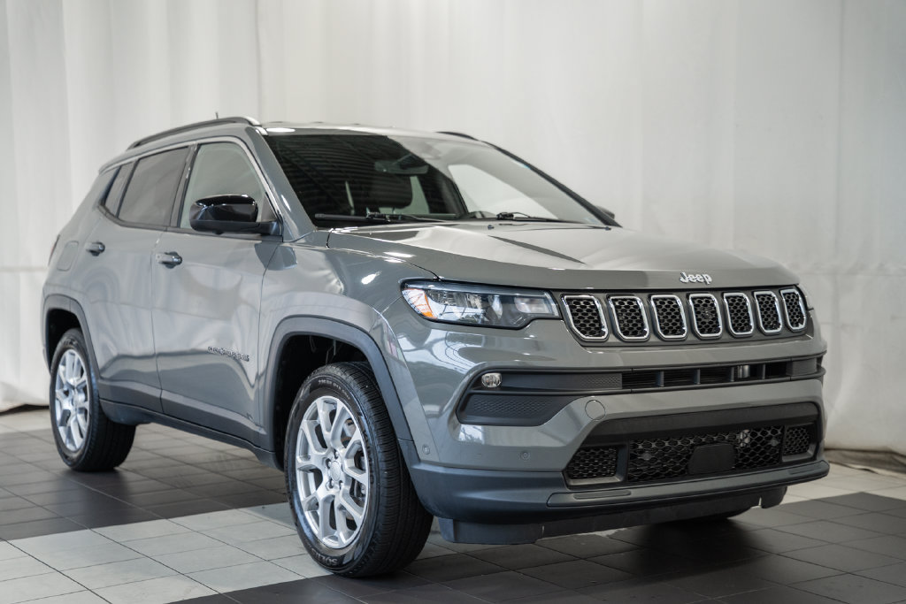 Certified 2023 Jeep Compass Latitude AWD/4WD image 1