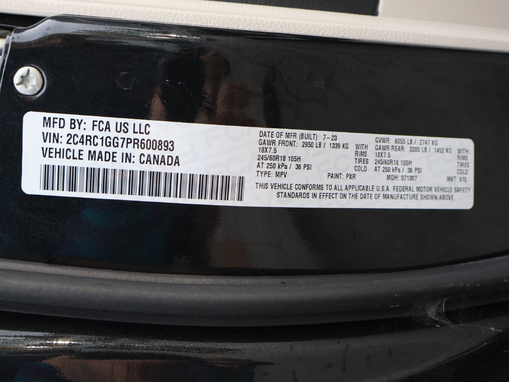 Used 2023 Chrysler Pacifica Limited FWD image 35