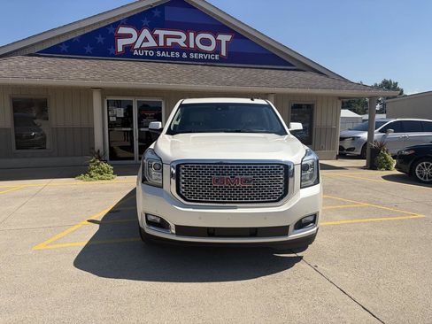 Used 2015 GMC Yukon Denali w/ Touring Package AWD/4WD image 2
