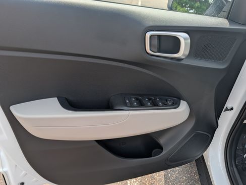 Used 2026 Hyundai Venue SEL FWD image 12