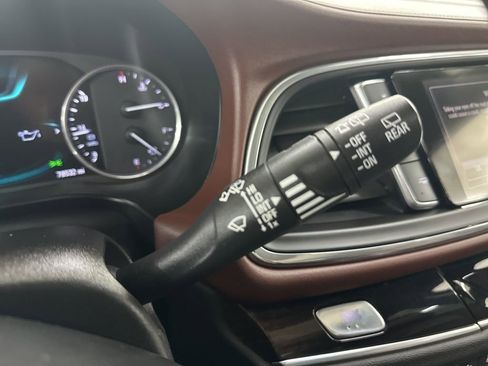 Used 2018 Buick Enclave Avenir w/ Avenir Technology Package image 38