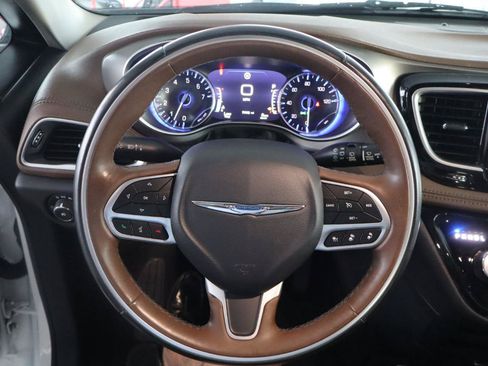 Used 2018 Chrysler Pacifica Limited w/ Advanced Safetytec Group FWD image 18