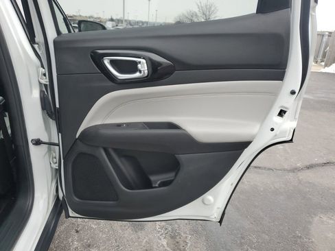 Used 2022 Jeep Compass Limited image 28