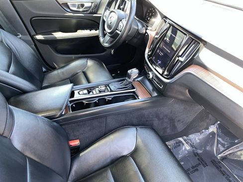 Used 2021 Volvo S60 T5 Momentum FWD image 9