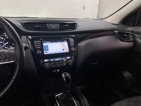 Used 2017 Nissan Rogue Sport SV w/ SV Premium Package AWD/4WD image 17