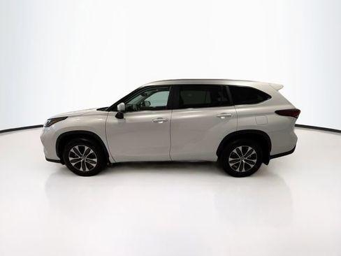 Certified 2026 Toyota Highlander XLE AWD/4WD image 4
