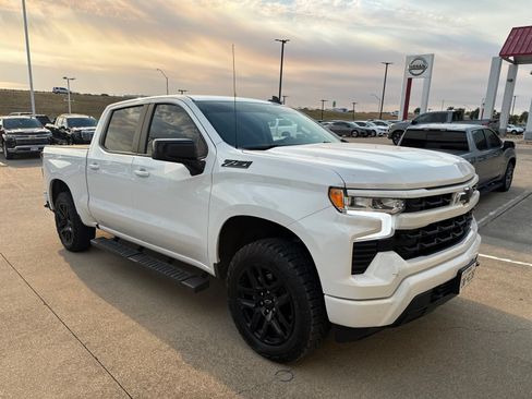 Used 2023 Chevrolet Silverado 1500 RST w/ Z71 Off-Road Package AWD/4WD image 3