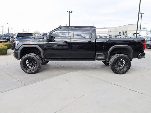Used 2024 GMC Sierra 3500 Denali w/ Denali Reserve Package AWD/4WD image 3