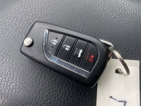 Used 2023 Toyota Camry SE image 25