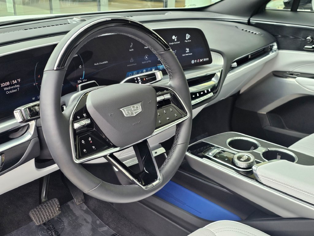 Certified 2024 Cadillac Lyriq Luxury AWD/4WD image 15
