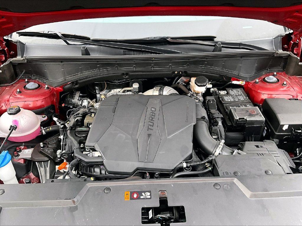 Used 2025 Hyundai Santa Fe SEL FWD image 9