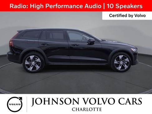 Certified 2025 Volvo V60 B5 Cross Country Plus AWD/4WD image 4