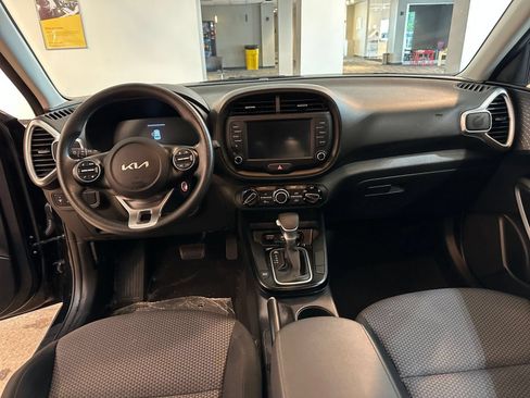 Used 2025 Kia Soul LX w/ LX Technology Package FWD image 33