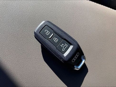 Used 2025 Audi Q5 Premium w/ Convenience Package image 14