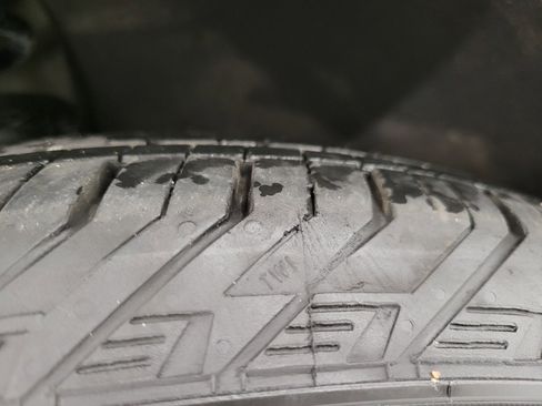 Certified 2023 GMC Acadia SLE w/ Driver Convenience Package image 4