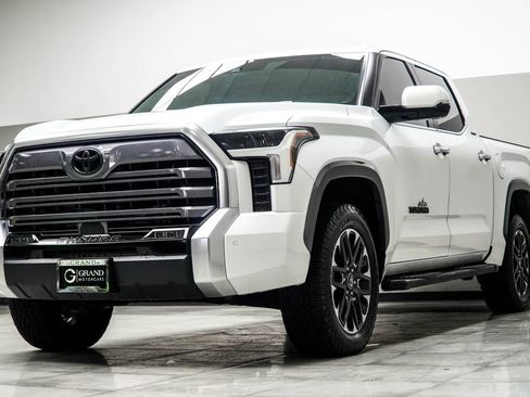 Used 2025 Toyota Tundra Limited AWD/4WD image 10