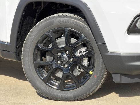 New 2026 Jeep Compass Latitude image 8