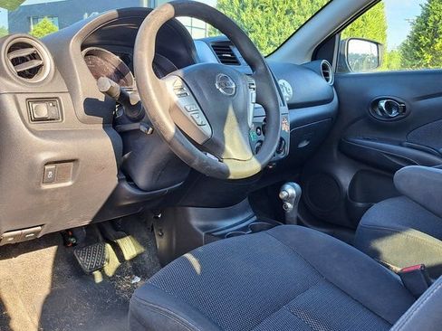 Used 2016 Nissan Versa SV w/ Fog Lights Package FWD image 8