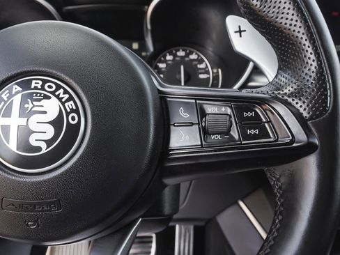 Used 2023 Alfa Romeo Stelvio Veloce image 19