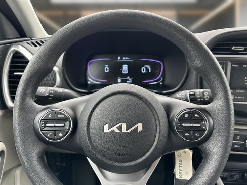 Used 2025 Kia Soul LX w/ LX Technology Package FWD image 20