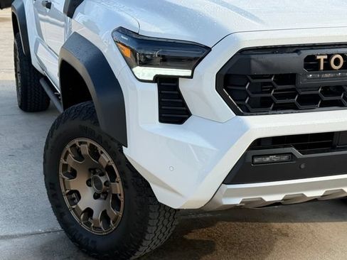 Used 2024 Toyota Tacoma 4x4 Double Cab Hybrid image 4