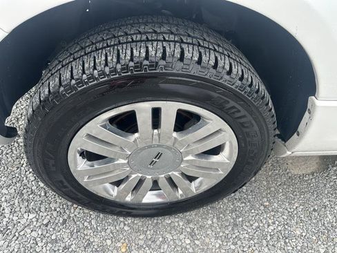 Used 2011 Lincoln Navigator 2WD image 7