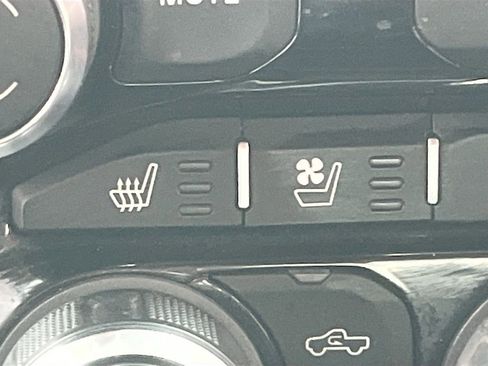 Used 2021 RAM 1500 Laramie image 21