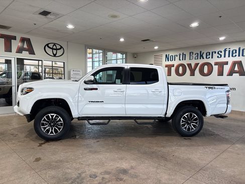 Used 2020 Toyota Tacoma TRD Sport w/ Technology Package RWD image 7