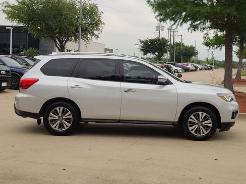 Used 2020 Nissan Pathfinder S FWD image 4