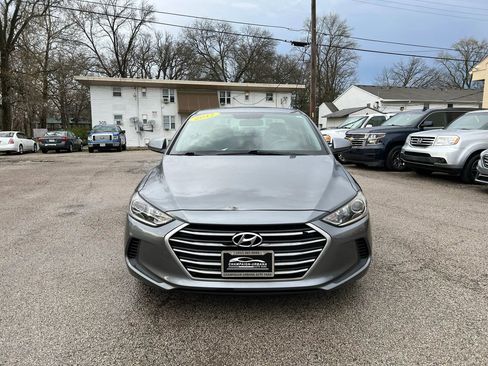 Used 2017 Hyundai Elantra SE image 2