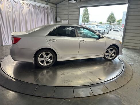 Used 2014 Toyota Camry SE FWD image 4