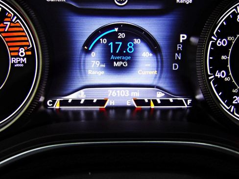 Used 2019 Jeep Cherokee Trailhawk AWD/4WD image 14