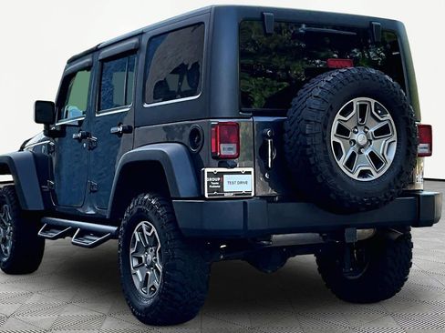 Used 2018 Jeep Wrangler Unlimited Rubicon w/ Connectivity Group AWD/4WD image 12
