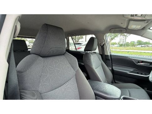 Certified 2025 Toyota RAV4 XLE FWD image 40
