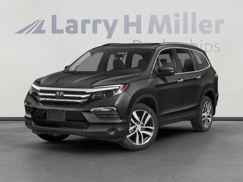 Used 2018 Honda Pilot Touring image 1