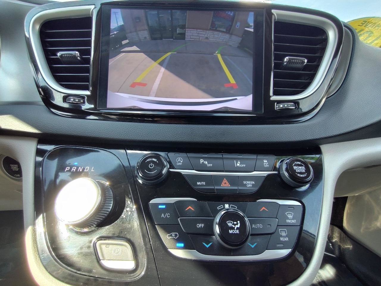 Used 2023 Chrysler Pacifica Touring-L FWD image 24