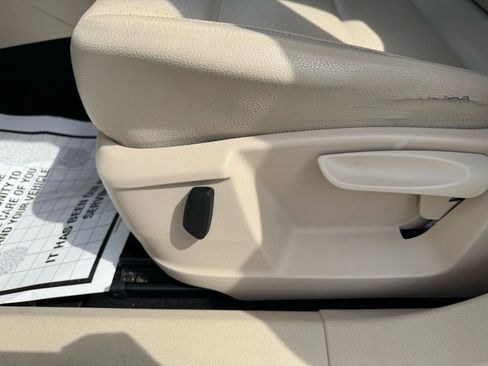 Used 2016 Volkswagen Tiguan S image 25