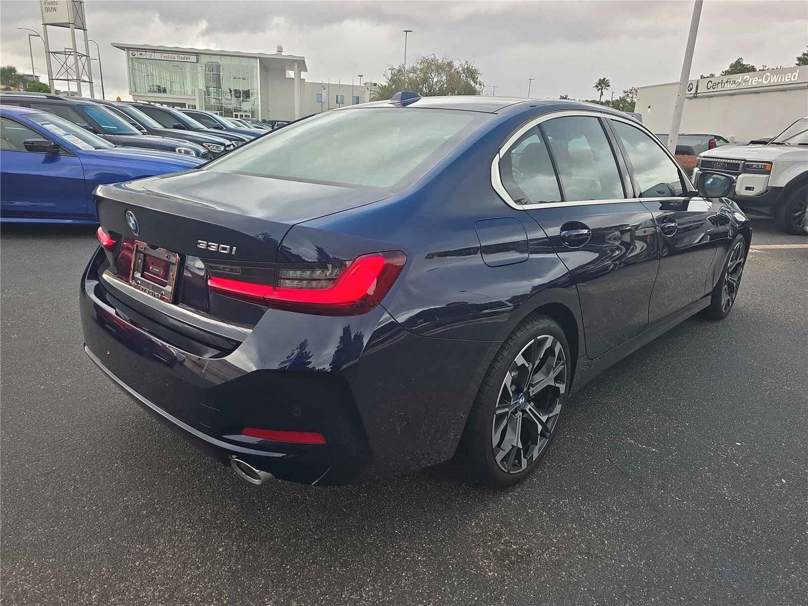 Used 2026 BMW 330i Sedan w/ Convenience Package RWD image 3