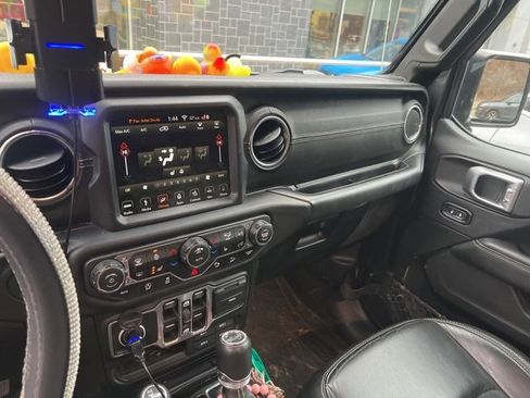 Used 2019 Jeep Wrangler Unlimited Sahara image 15