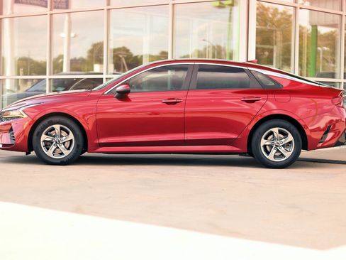 Used 2021 Kia K5 LXS FWD image 4