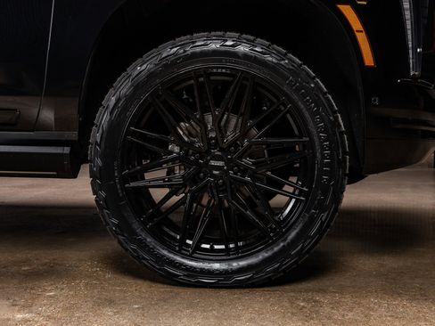 Used 2025 Cadillac Escalade ESV Sport Platinum w/ LPO, ONYX Package image 12