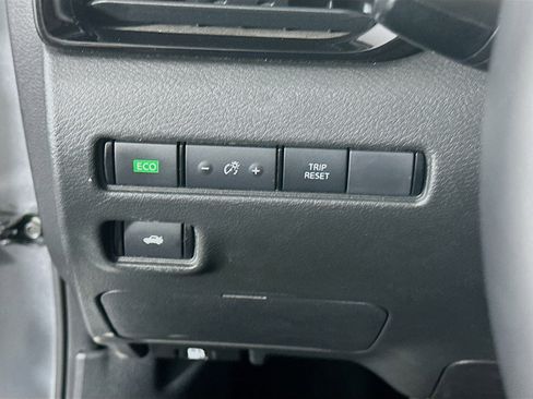 Used 2022 Nissan Sentra SR w/ SR Premium Package FWD image 16