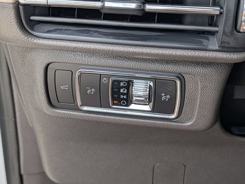Used 2022 Lincoln Corsair FWD w/ Equipment Group 101A image 23