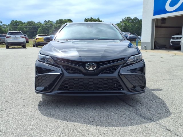 Used 2021 Toyota Camry SE FWD image 2