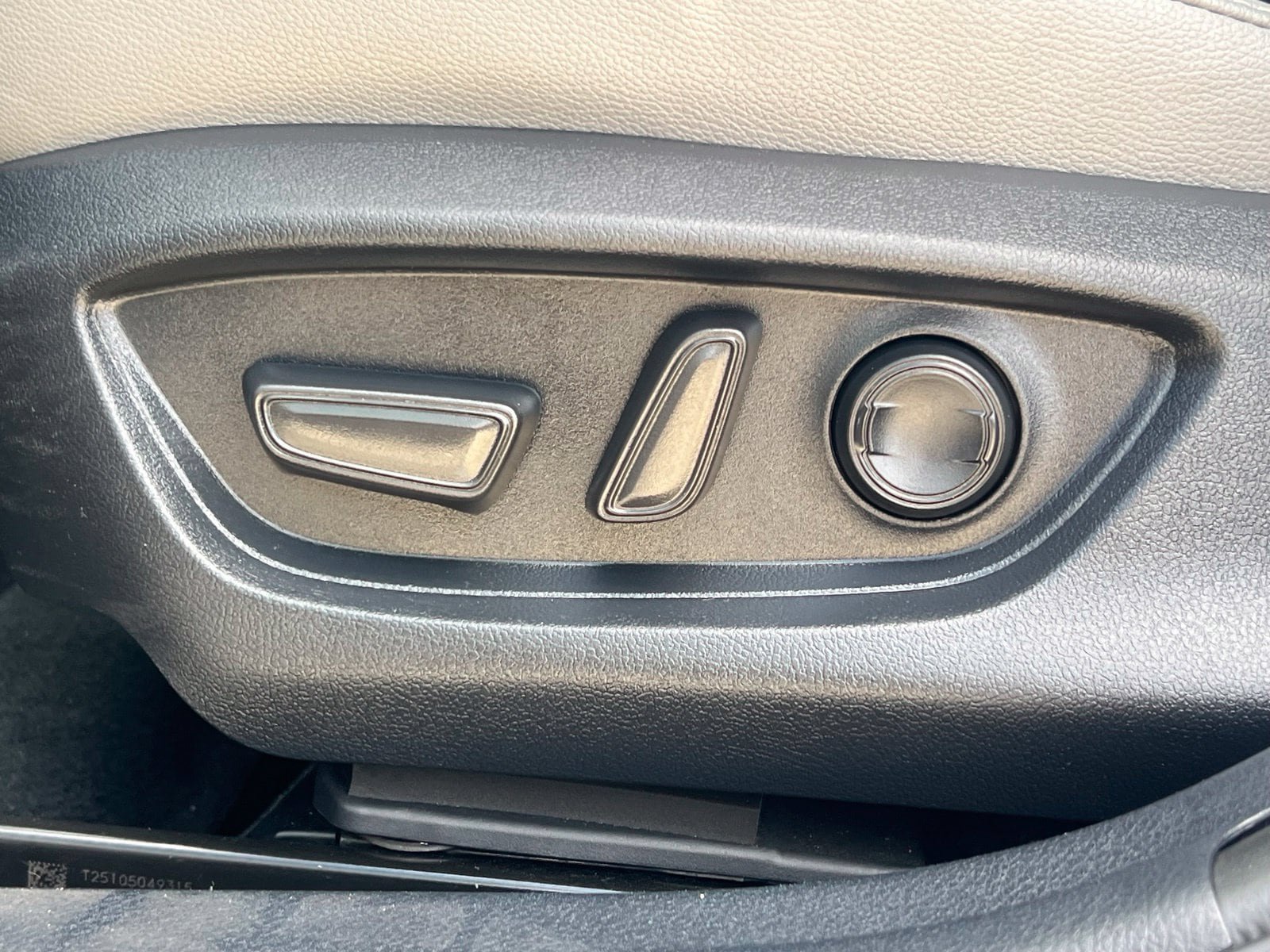 Used 2025 Toyota Camry SE w/ Convenience Package FWD image 25