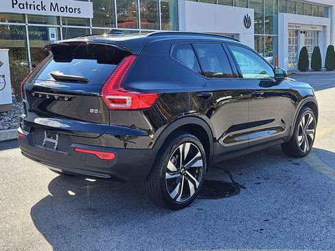 Used 2025 Volvo XC40 B5 Ultra w/ Climate Package image 2