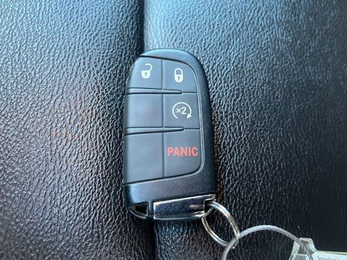 Used 2025 Jeep Compass Limited image 22