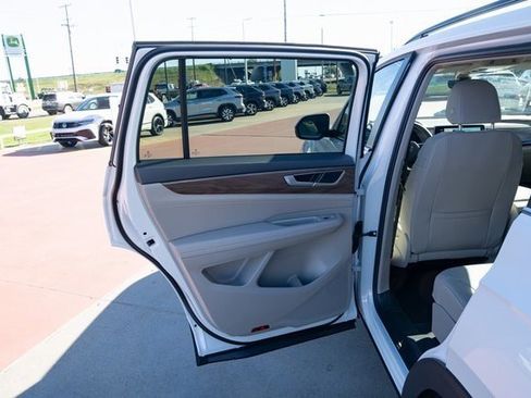 New 2026 Volkswagen Atlas SE image 12